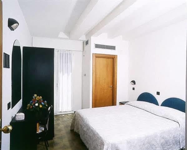 Hotel Beppe Rimini Exterior foto